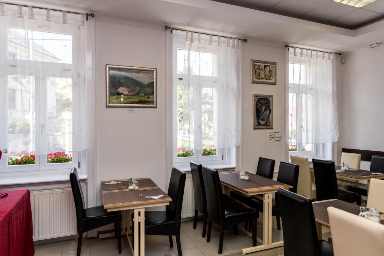 쇼프론 Fenyes Vinorium B&B 외부 사진