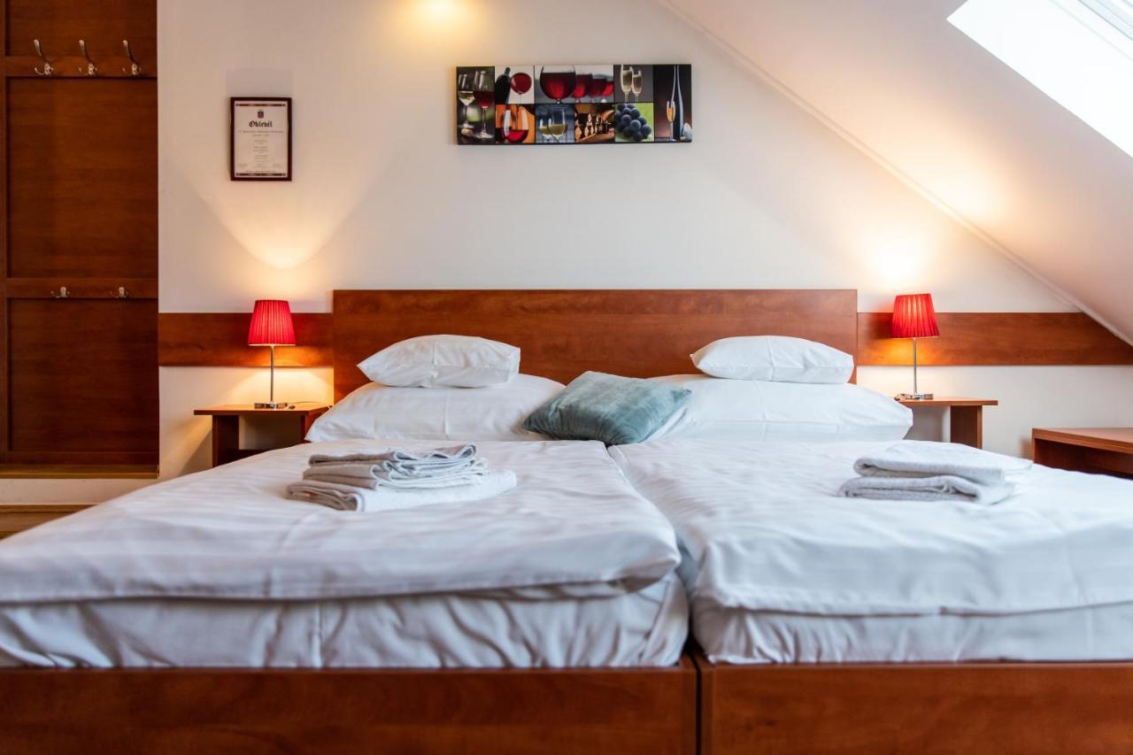 쇼프론 Fenyes Vinorium B&B 외부 사진