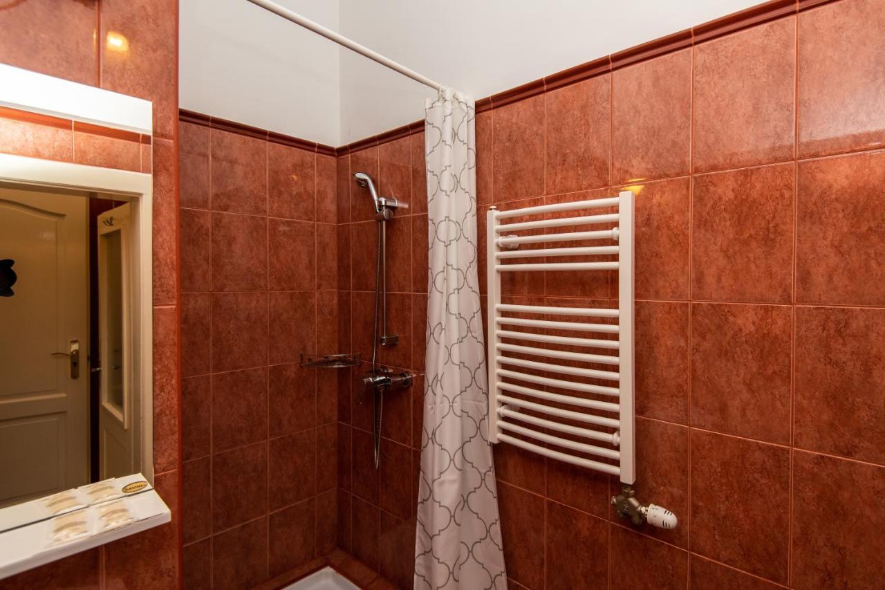쇼프론 Fenyes Vinorium B&B 외부 사진