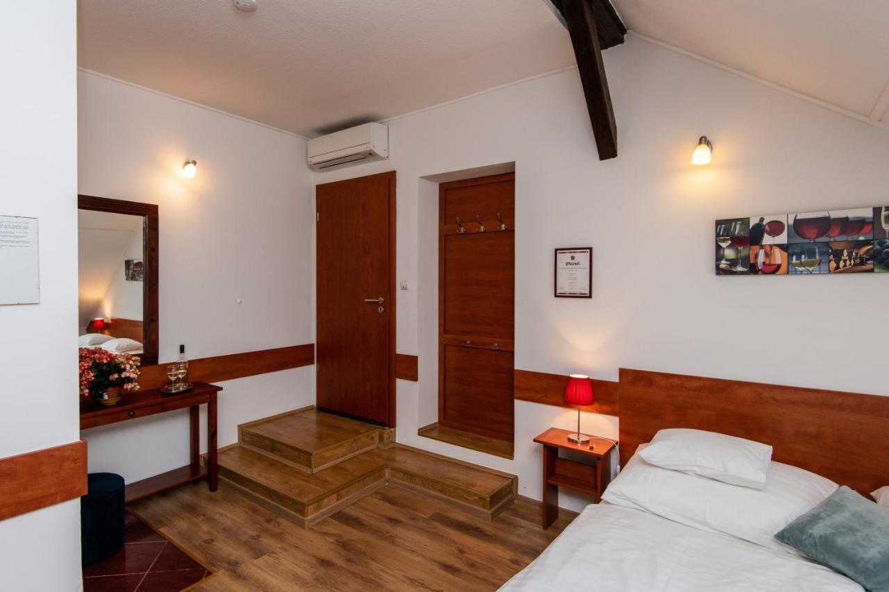 쇼프론 Fenyes Vinorium B&B 외부 사진