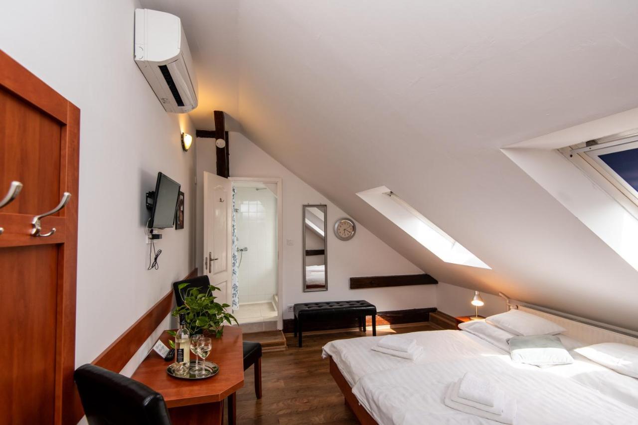 쇼프론 Fenyes Vinorium B&B 외부 사진