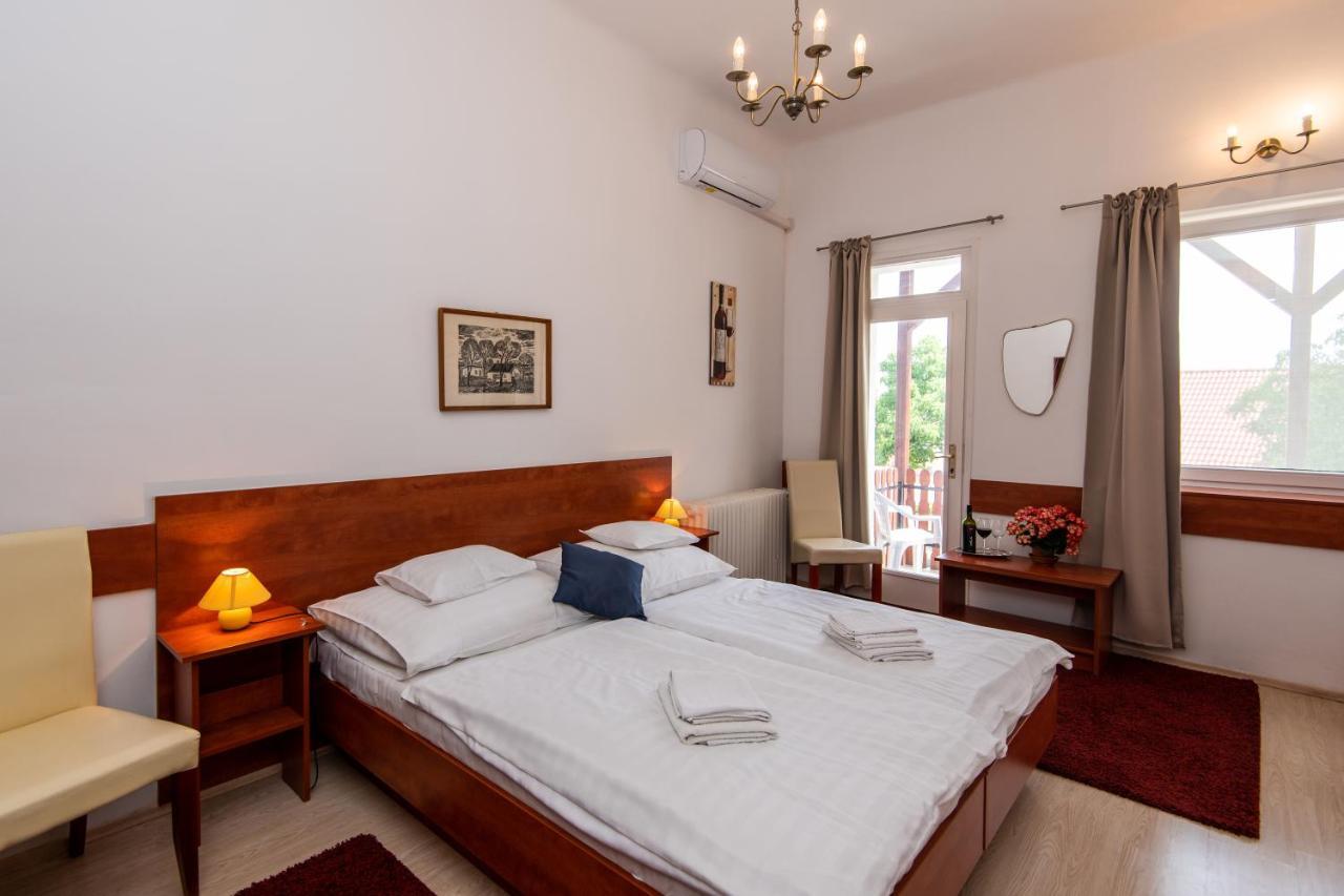 쇼프론 Fenyes Vinorium B&B 외부 사진
