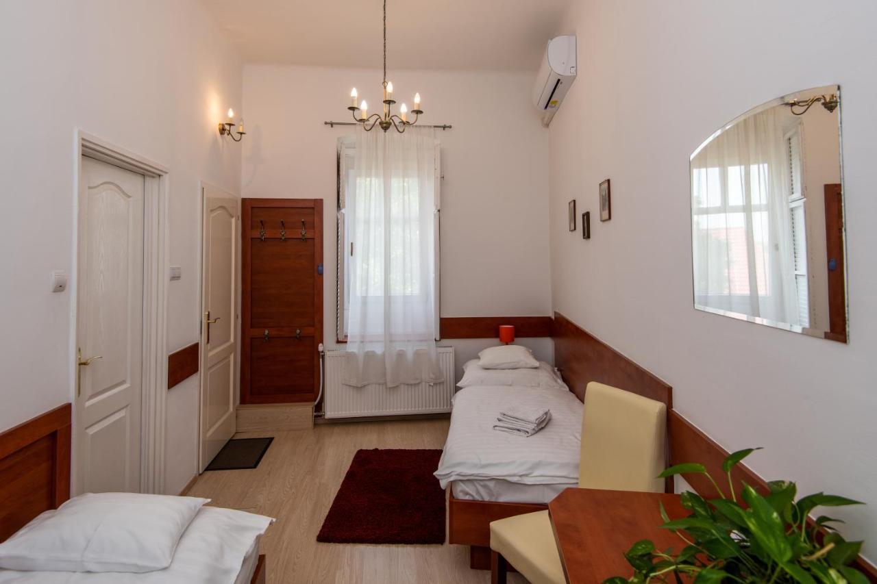 쇼프론 Fenyes Vinorium B&B 외부 사진