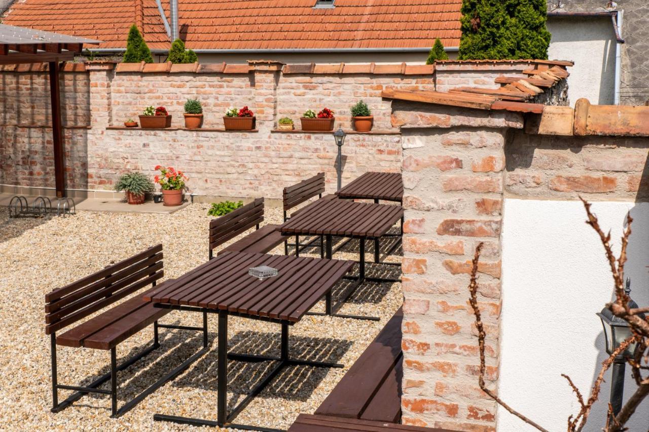 쇼프론 Fenyes Vinorium B&B 외부 사진