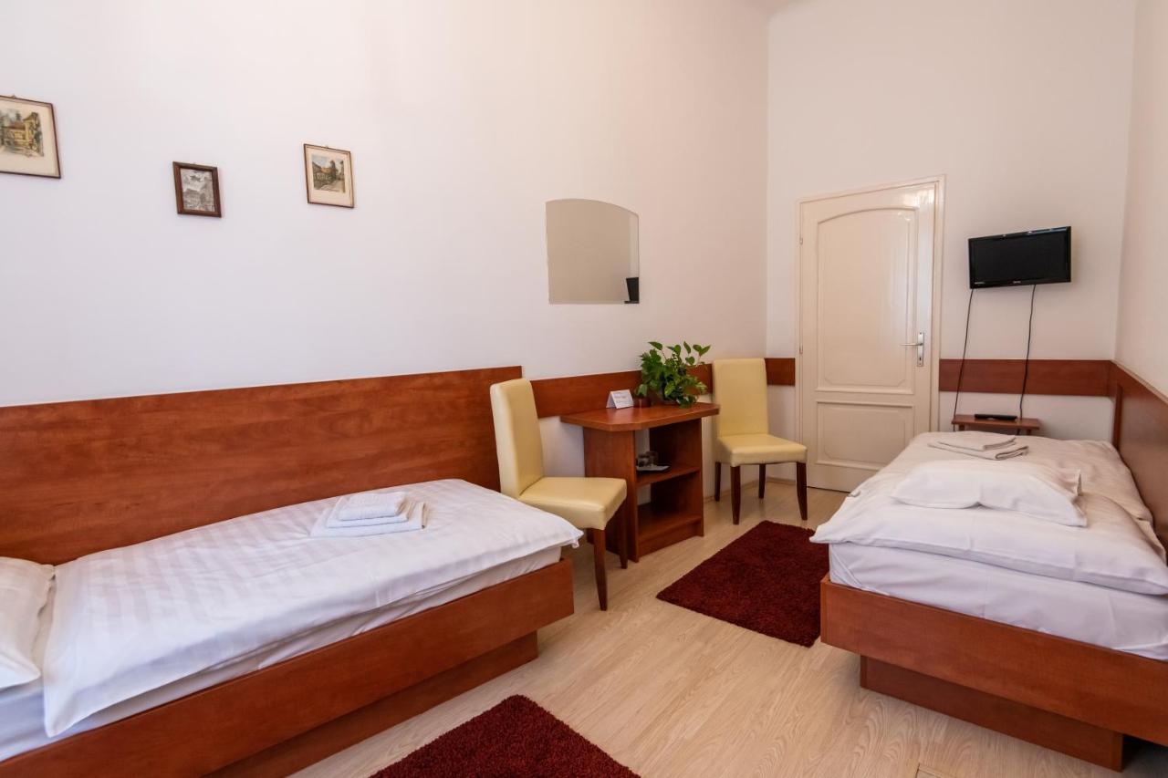 쇼프론 Fenyes Vinorium B&B 외부 사진