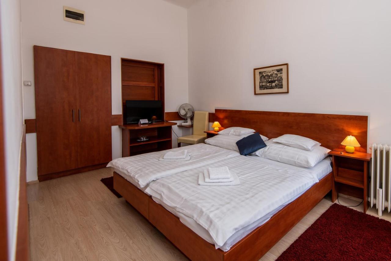쇼프론 Fenyes Vinorium B&B 외부 사진