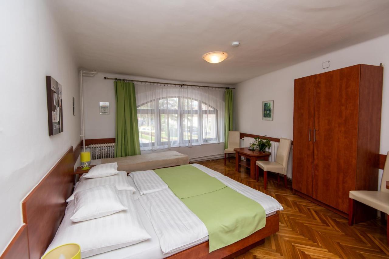 쇼프론 Fenyes Vinorium B&B 외부 사진