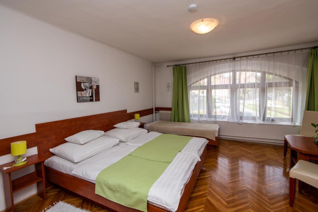 쇼프론 Fenyes Vinorium B&B 외부 사진