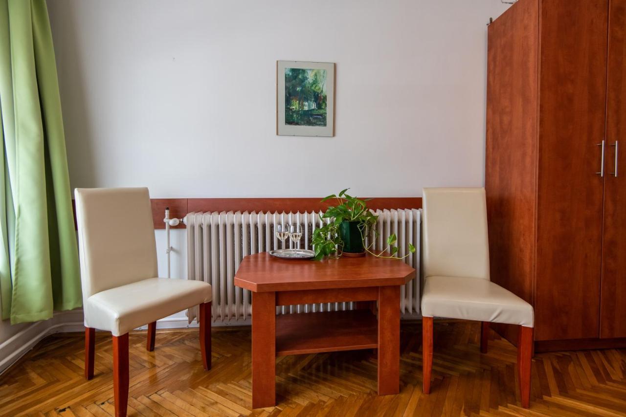 쇼프론 Fenyes Vinorium B&B 외부 사진