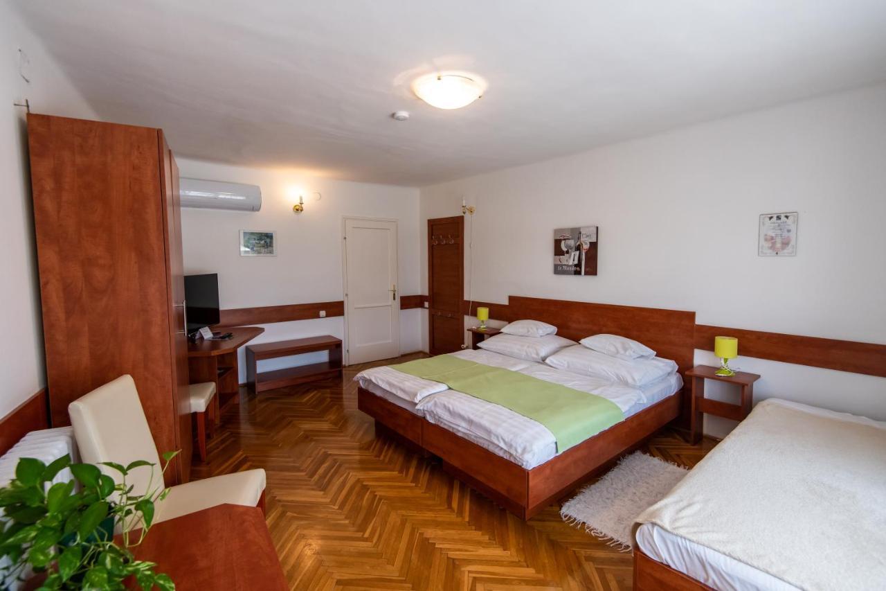 쇼프론 Fenyes Vinorium B&B 외부 사진